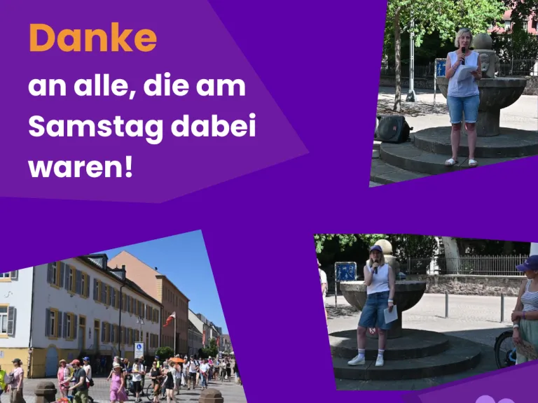 Das Bild zeigt einen friedlichen, bunten Demonstrationszug, zwei Rednerinnen, die in ein Mikrofon sprechen, sowie ein Protestschild, das an einem Megafon gelehnt wurde. Auf dem Bild steht zusätzlich: "Danke an alle, die am Samstag dabei waren! Danke für eure Präsenz, Solidarität und klare Haltung trotz Hitze!"